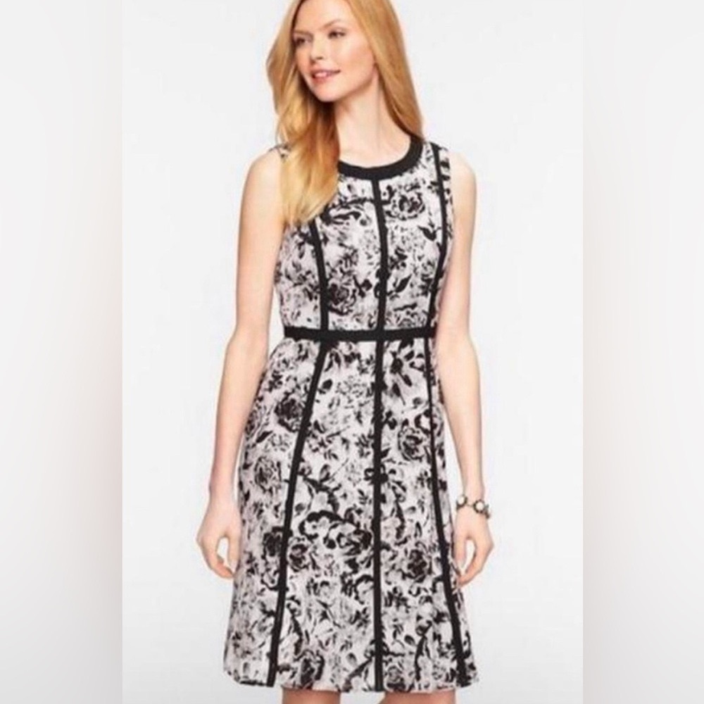 Lovely Talbots Lined Knee Length Dress in Size 12